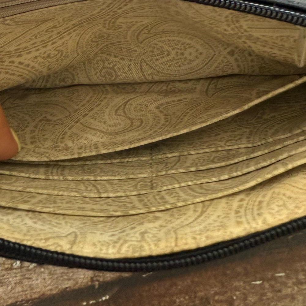HOBO black with Beige Patterned Interior Wristlet Clutch VERY PRETTY - Picture 8 of 10